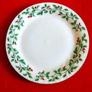 7" Plate Totally Today Holly Leaf Christmas Holiday